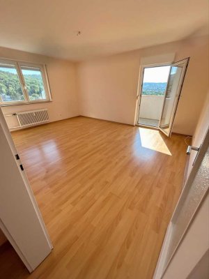 Helle 2-Zimmer-Wohnung mit Balkon und schöne Aussicht in Stuttgart-Bergheim