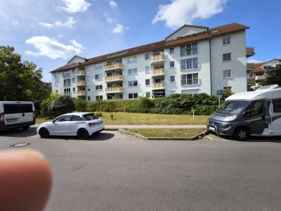 Stilvolle, vollst. renovierte 3-Zimmer-Hochparterre-Wohnung mit geh. Innenausstattung mit Balkon