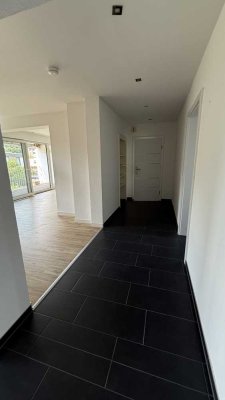 Modernisierte 4-Zimmer-Wohnung mit Balkon und Einbauküche in Kempen