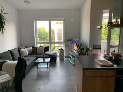 Moderne 2 Zi-Whg mit EBK und Balkon