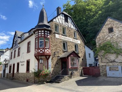 Denkmalgeschütztes Mosel- Wein-Gasthaus mit  bereits teilsanierten Wohnungen und viel Potential
