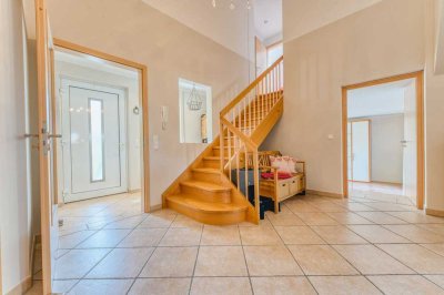 Moderne Dachgeschosswohnung mit Terrasse in Bestlage von Waldtrudering