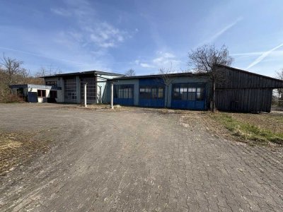 Gewerbegrundstück mit 12.500m² inkl. Haus und zwei Hallen
