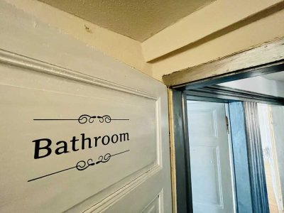 Wohnen am Marktplatz: Großzügige Altbauwohnung mit Charme in Toplage