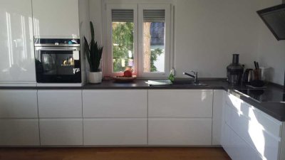 Kernsaniert, exklusive Materialien, großes Bad! Schickes Wohnen!