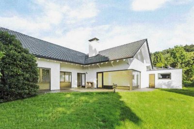 Einfamilienhaus mit kleiner Einliegerwohnung in sonniger ruhiger Lage