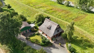 Idylle am Deich - Reetdachhaus mit Scheune!