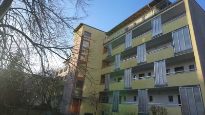 Charmante teilmöblierte 1-Zimmer Wohnung mit großem Balkon in Nürnberg-Langwasser Südost