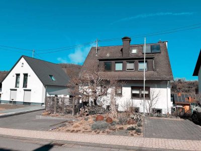Gepflegtes 2-Familienhaus mit großem Grundstück