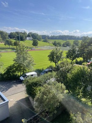 Geschmackvolle  3- Zimmer Penthouse-Wohnung mit geh. Innenausstattung mit Balkon und EBK