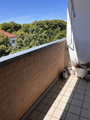 *Feine Balkonwohnung mit Himmelsblick* Aufzug + TG-Stellplatz*