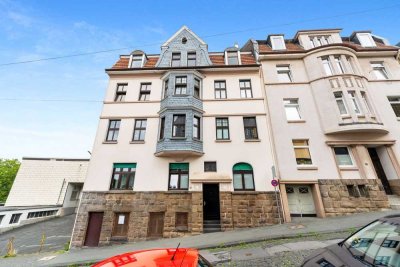 Altbauwohnung mit Balkon und Ausbaureserve im Spitzboden