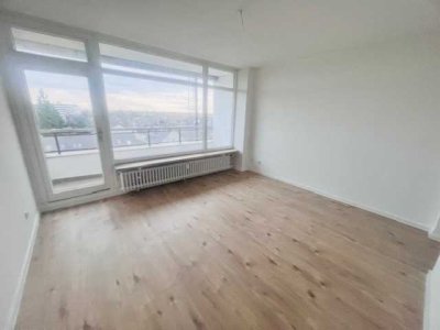 ***SINGLES UND STUDENTEN AUFGEPASST - TOLLE 1 ZIMMER WOHNUNG MIT BALKON***