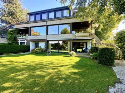 Charmante Etagenwohnung mit 190 m², Rheinblick, Studio und 2 Garagen in Himmelgeist