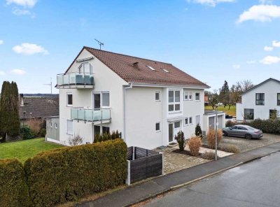 Modernisierte Wohnung mit einem Zimmer sowie Balkon und EBK in Warthausen