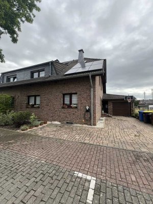 Doppelhaushälfte mit Einliegerwohnung in Elsdorf