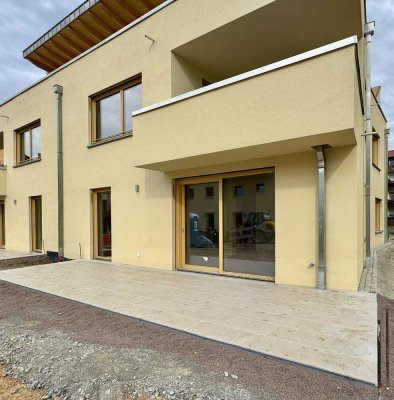 Traum am See - Elegante 2-Zimmer Wohnung (teilmöbliert inkl. EBK) mit Terrasse in Markkleeberg