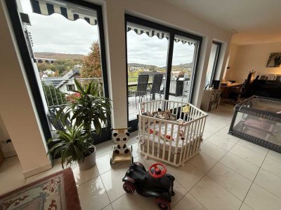 * Highlight * Top * 4 Zi-Wohnung in bester Lage mit Sonnenbalkon in Niedernhausen!