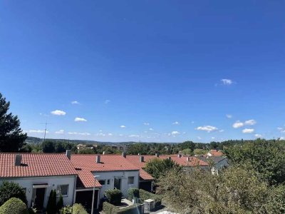 Attraktive modernisierte 2-Zimmer Wohnung mit EBK, Balkon und traumhafter Aussicht in Göppingen