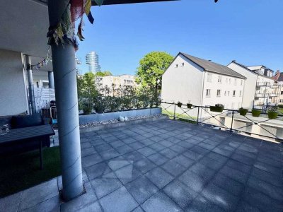 *Komfortwohnung in gepfl. Wohnanlage mit 30m²Terrasse, Fahrstuhl, Tiefgarage, hell & zentral*