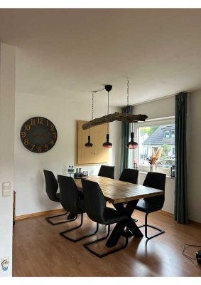 Helle, großzügig geschnittene Wohnung in zentraler, aber ruhiger Lage