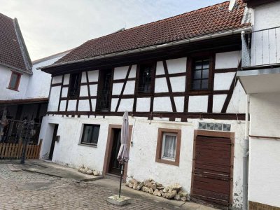 Renoviertes 3 ZKB Fachwerkhaus mit Hof Balkon und Einbau Küche