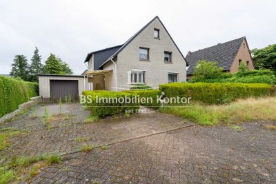 Ca. 1 km vor Oldenburg! Renovierungsbedürftiges Ein-/Zweifamilienhaus mit Garage, Terrasse und Garte