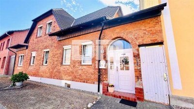 Solides Ein- bis Zweifamilienhaus mit großer Terrasse, Nebengebäude und opulenten Gartenbereich
