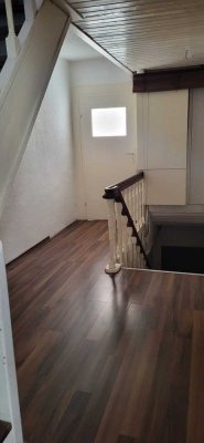 Altbauwohung mit Dachterasse und Carport, zentral gelegen