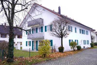 Nah am Pilsensee und fußläufig zur S-Bahn : sehr gepflegte 2-Z-Wohnung mit Balkon, EBK u. Tiefgarage