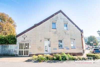 ALLES UNTER EINEM DACH - Zweifamilienhaus mit Gewerbefläche und großem Grundstück in Kirkel!