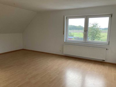 Ruhiges Wohnen mit Blick auf Wiesen und Felder