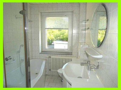 Neues Angebot ! Sanierte 3-R-Whg im 1. OG - mod. Bad mit Wanne u. Dusche - EBK -ruhige zentrale Lage