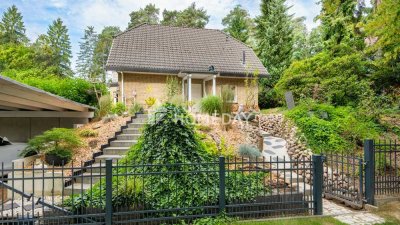 Elegantes Zuhause mit Gartenparadies - 4 Zimmer, zwei Terrassen, Garten, Kamin, Pool und Carport
