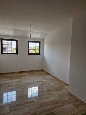 Erstbezug nach Sanierung - großzügige 3,5 Zimmer Wohnung mit Balkon