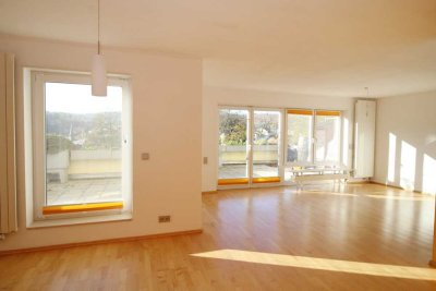 Sonnige Wohnung mit großer Terrasse + Garage in ruhiger Lage