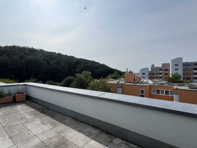 Ihr Wohfühlort nach dem Feierabend : tolle 4,5-Zimmer-Wohnung mit großzügiger Dachterrasse