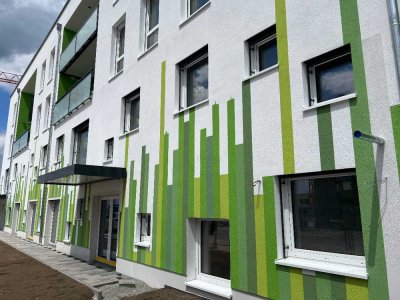 4 Zimmer, TGL-Bad mit Badewanne, Wohnküche, Gäste-WC mit Dusche und Terrasse mit Gartenanteil