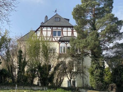Exklusive 4-Raum-EG-Wohnung mit Balkon, Einbauküche und Wintergarten in Wiesbaden