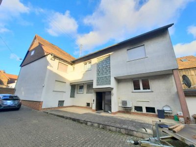 Großes Zweifamilienhaus mit tollem Gartengrundstück