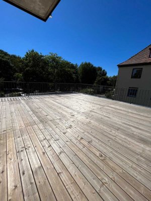 Exklusive, kernsanierte 4-Zimmer-Wohnung mit großer Dachterrasse in ruhiger Lage in Selb