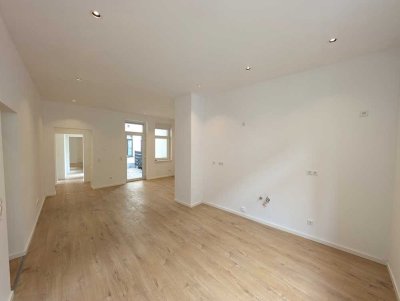 Charmanter Altbau trifft modernes Wohngefühl – kernsanierte 3-Zi.-Wohnung im EG
