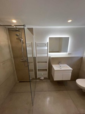Erstbezug: Sanierte 3-Zimmer-Wohnung (77 m²) mit Terrasse & Stellplatz