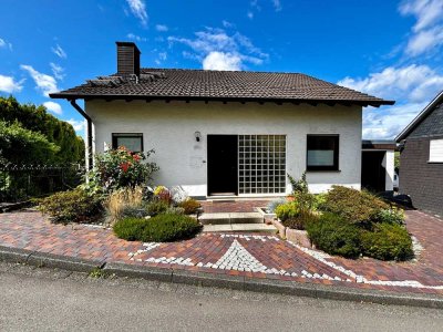 Massiv gebautes Einfamilienhaus mit Charme und herrlicher Aussicht in Wilnsdorf