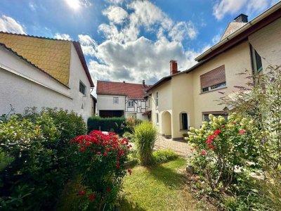 ***Ehemalige Hofreite mit zwei Wohnhäuser, Innenhof, Carport, Garage & Nebengebäude ***