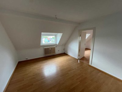 Gemütliche Dachgeschosswohnung mit 3ZiKB und Küchen-Highlight