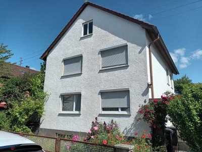 Zweifamilienhaus mit Garage & Garten in ruhiger Wohnlage