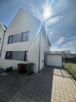 Großzügige Doppelhaushälfte mit 167 qm Wohnfläche in ruhiger Lage ab 01.10.2025 zu vermieten!!