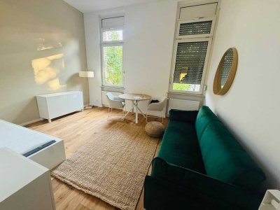 Elegante, lichtdurchflutete 2-ZKB-Wohnung mit Küche  – mit riesigem Speicher- Erstbezug