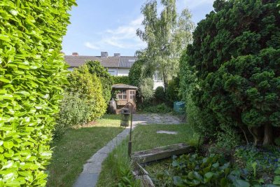 Sofort frei! Schickes Einfamilien-Reihenmittelhaus mit Sonnenbalkon und Tiefgaragen - Stellplatz